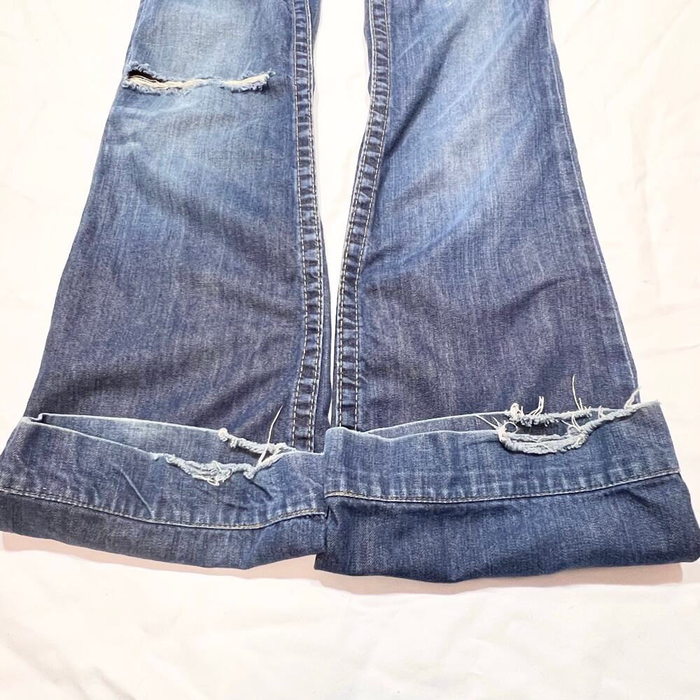 True Religion Candice Flared Jeans Women 26W x 28L Blue Light Washed Distressed - Picture 11 of 13